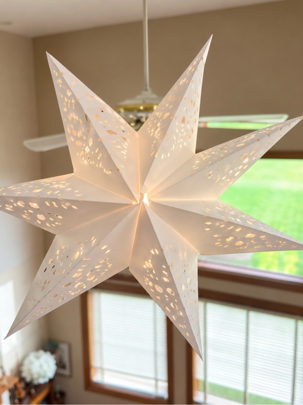 White Hanging Star Lantern – Elegant Decorative Paper Star